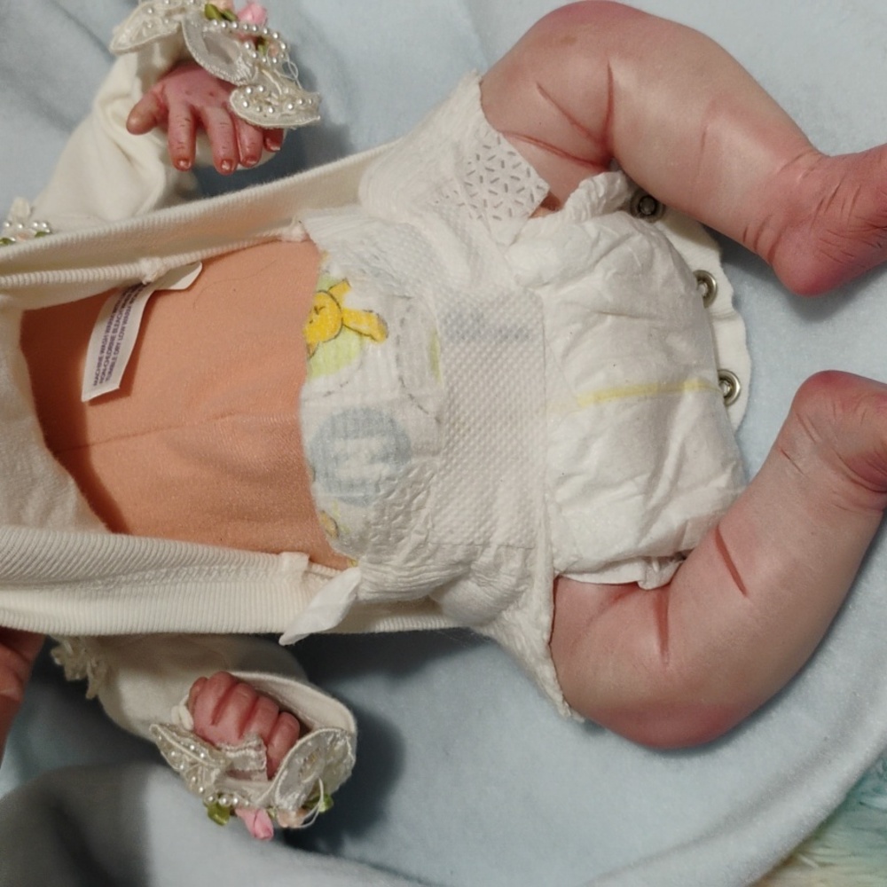 SALE! Newborn Baby That Looks So Real Like She Was Just Born - Picture 13 of 16